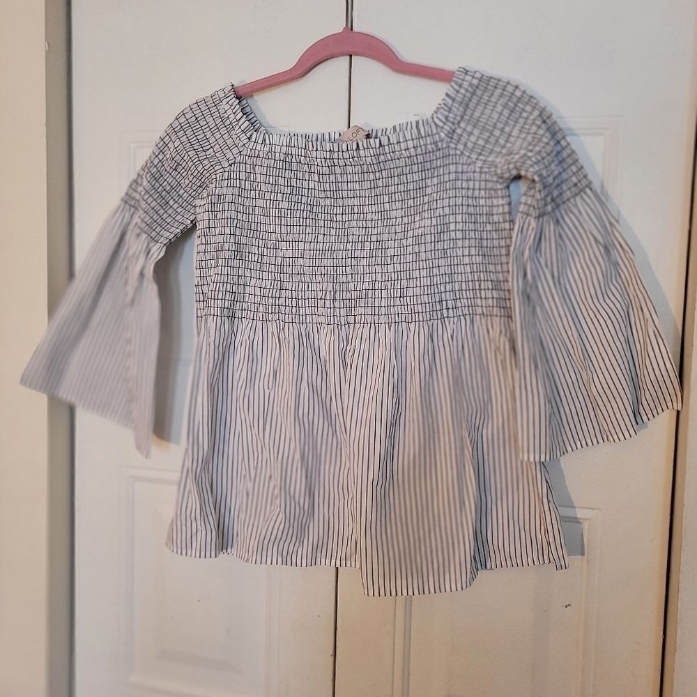 𝅺loft long black/white with flare sleeve shirt WITH TAG WIDE SLEEVE SIZE Nwt